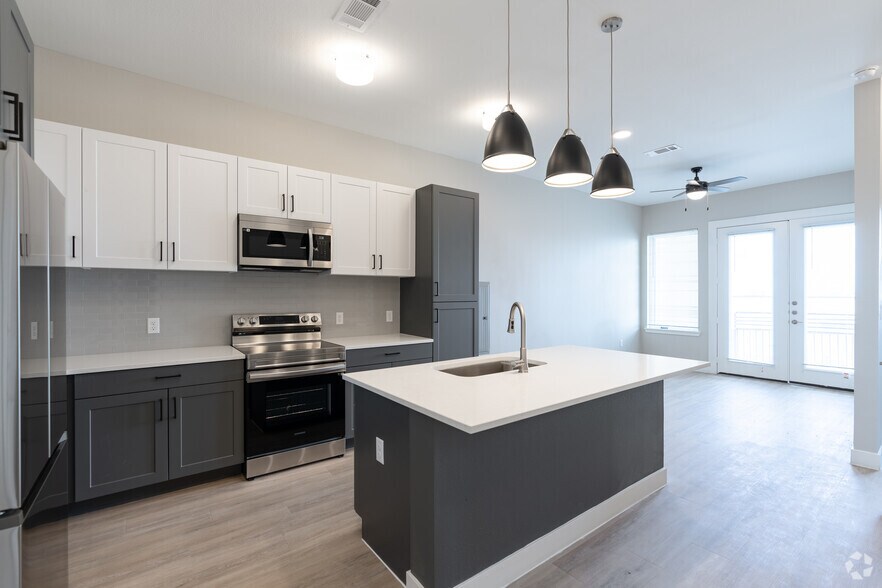 1BR, 1BA - 673SF - Kitchen - Skyview at Crawford