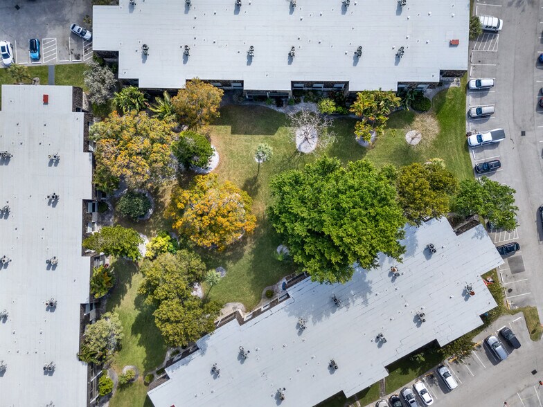 Building Photo - 3105 Oakland Shores Dr
