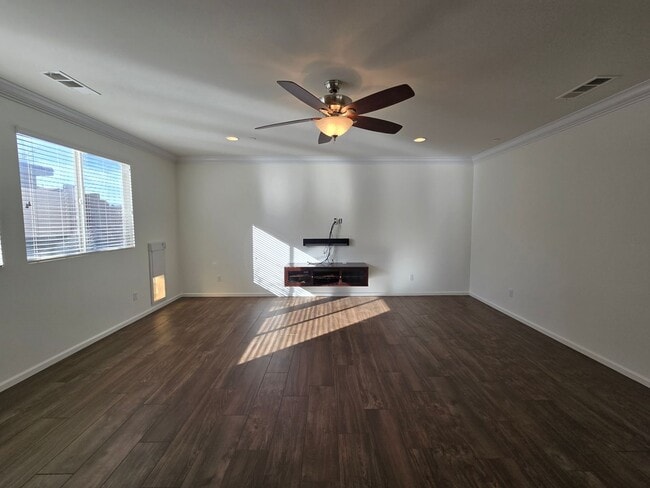 Building Photo - Spacious Woodcrest Single Story