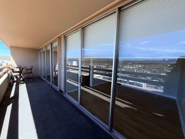 Building Photo - Reno Highrise Condo - Mountain & City Views