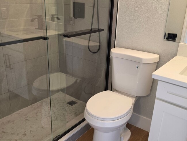 Building Photo - FOR RENT!! RECENTLY RENOVATED 2 BEDROOM 2 BATH CONDO (FIRST FLOOR)...