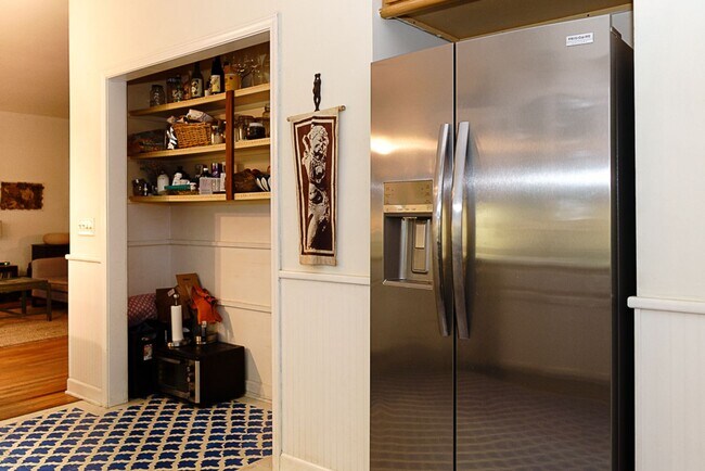 Building Photo - Amazing sunsets at this waterfront home