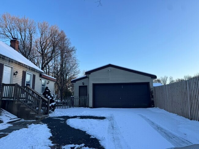 Building Photo - 85 Lawn Park Ave