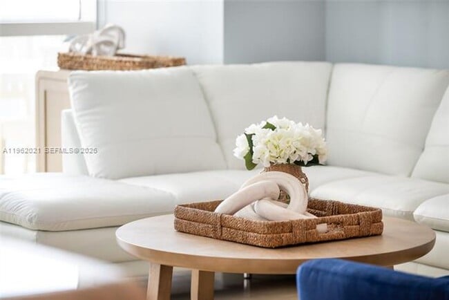 Building Photo - 15901 Collins Ave