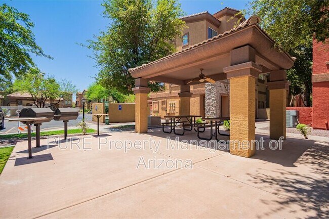 Building Photo - 1920 E Bell Rd