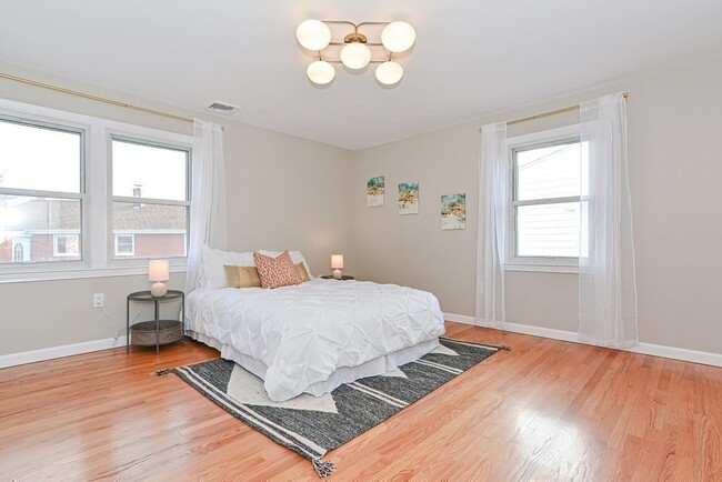 Building Photo - 21 Swan Ave