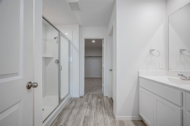Building Photo - 5034 Balcolm Dr