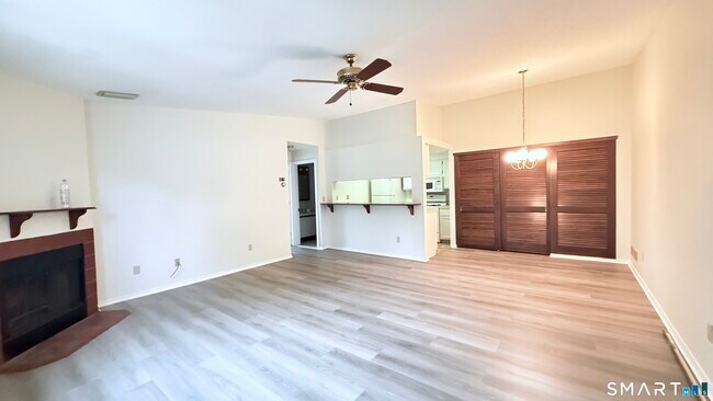Building Photo - 7 Little Oak Ln