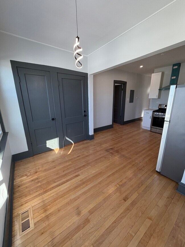 Building Photo - 1812 S 58th Ct