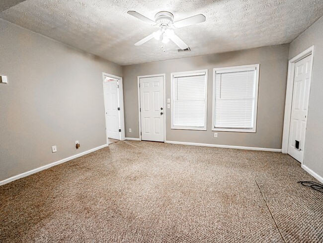 Building Photo - Large North Forsyth home with Garage