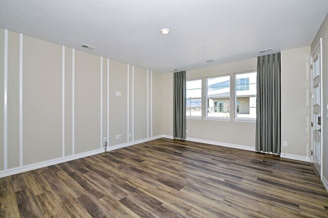 Building Photo - Gorgeous Townhome at Victory Ridge!