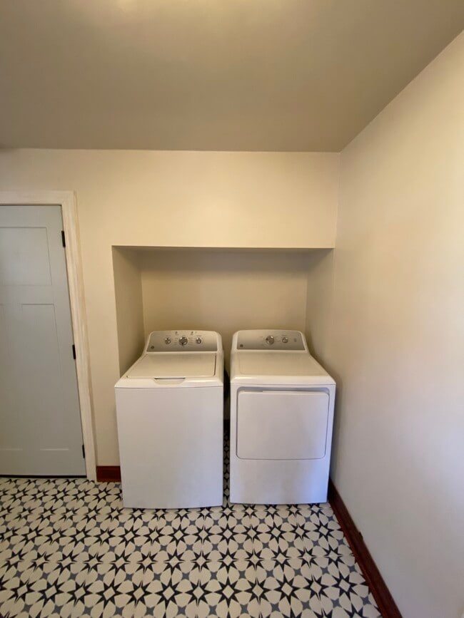 Building Photo - 604 W Worley St