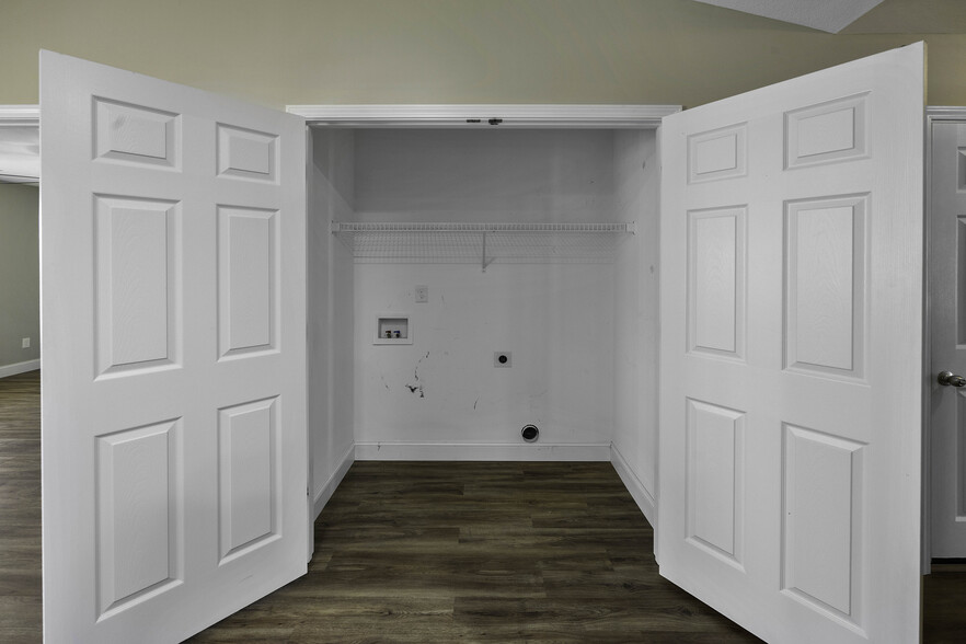Building Photo - 5346 Dover Springs Way