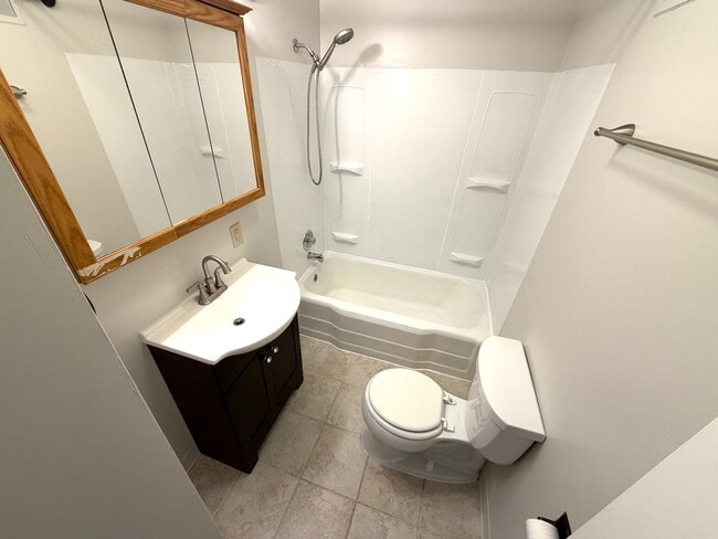 Building Photo - 3 Bed 1 Bath Single Family Home W/ Fully Fenced Yard and Garage!