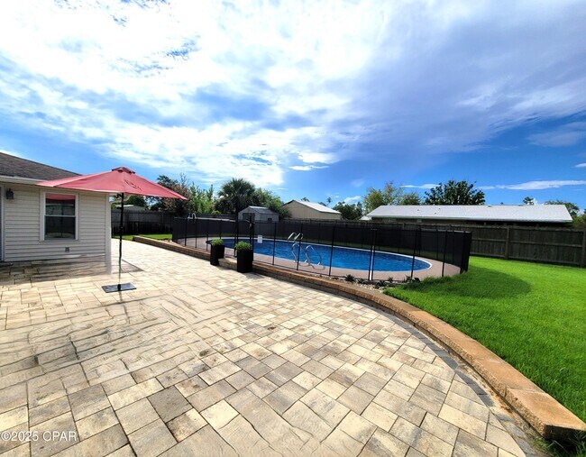 Building Photo - 325 Alexander Dr
