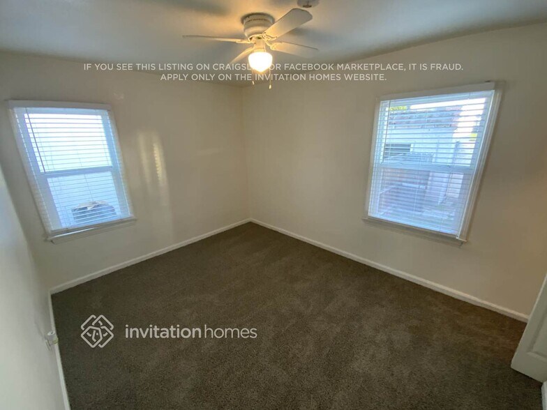 Building Photo - 1626 W 60th Pl