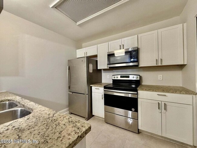 Building Photo - 3801 Crown Point Rd