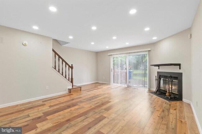 Building Photo - 1004 Dartmouth Glen Way