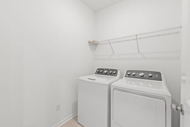 Building Photo - 204 Silver Fleet Dr