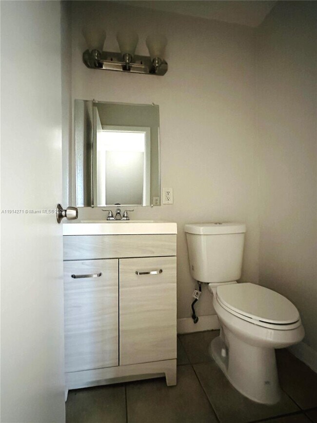 Building Photo - 859 NW 46th Ave