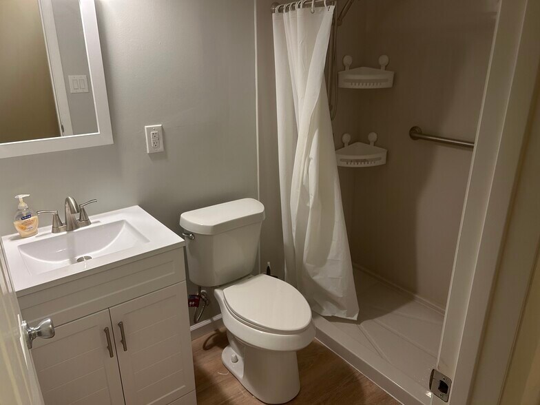 Building Photo - 6481 Ambrose Dr