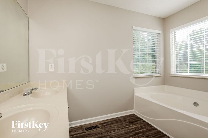 Building Photo - 6005 Monroe Crossing