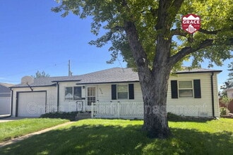 Building Photo - 8910 Hoyt Dr