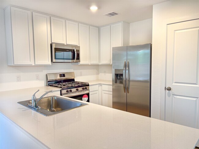 Building Photo - 21479 Carosella Dr