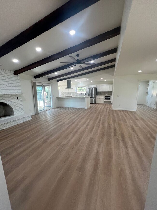 Building Photo - Beautiful Updated West Redding Home!