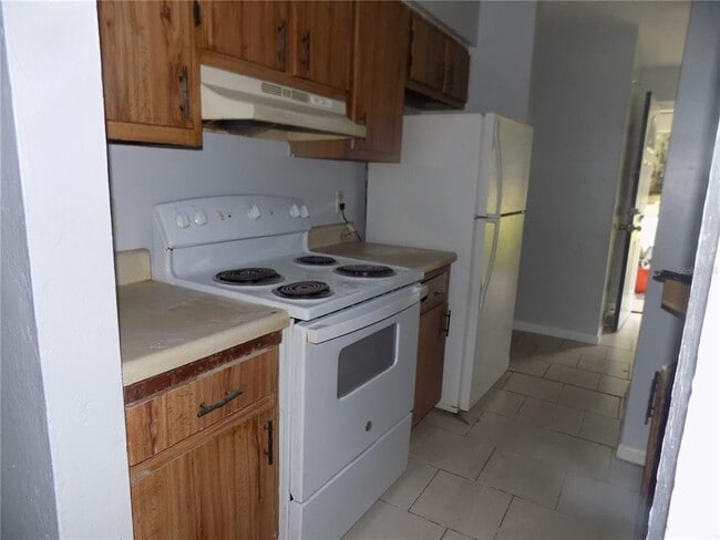 Building Photo - 6124 SW 10th Pl