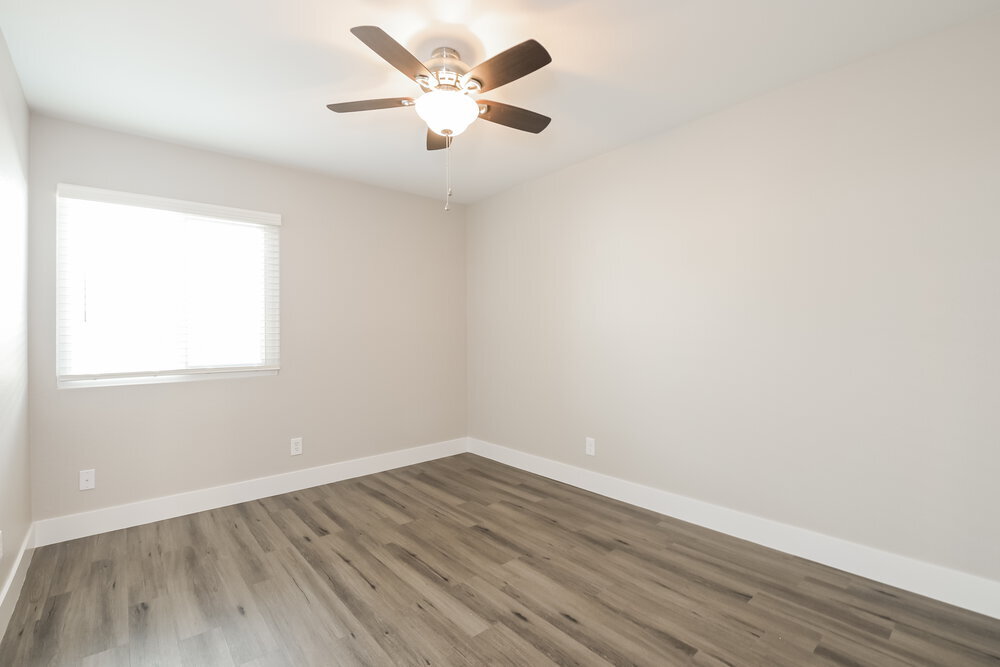Building Photo - 305 Vallarte Dr