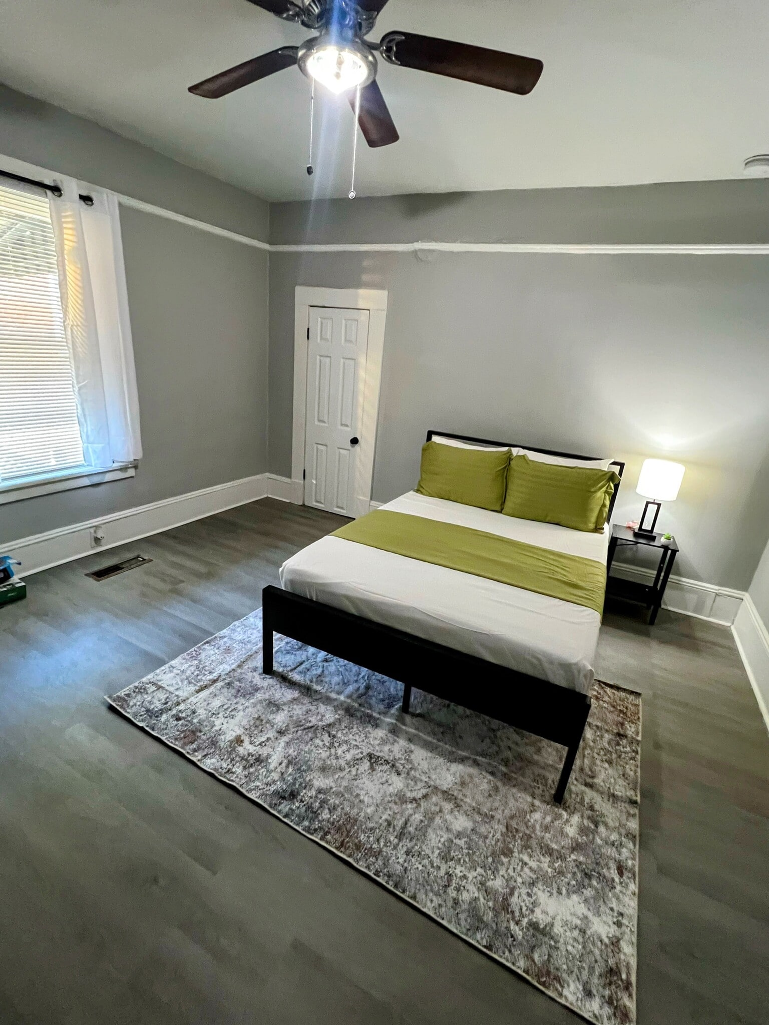 Building Photo - 1933 James Ave