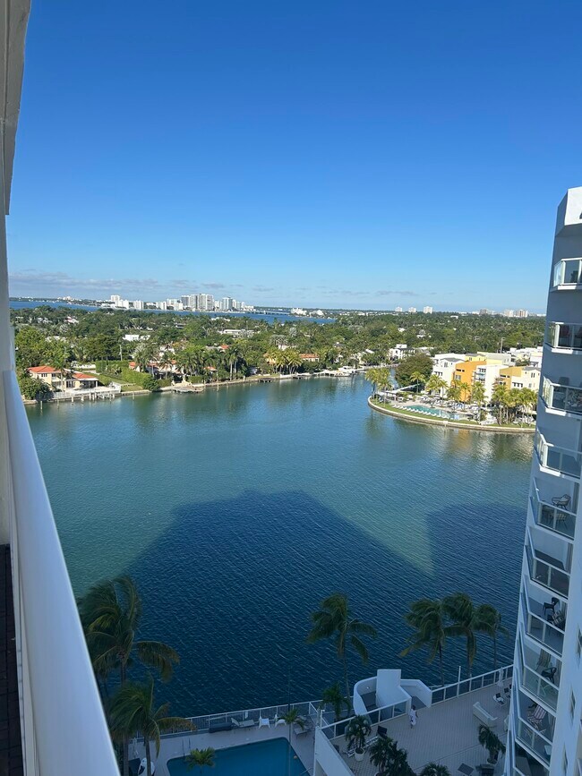 Building Photo - 5838 Collins Ave