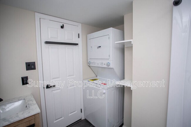 Building Photo - 816 Winding Way