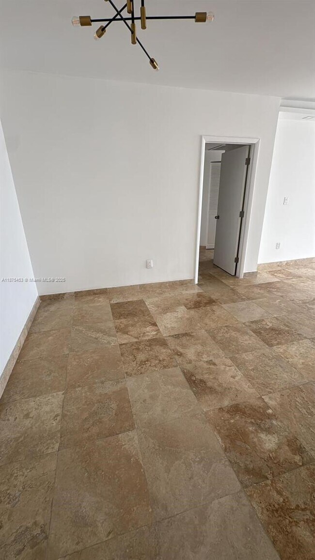 Building Photo - 500 Bayview Dr