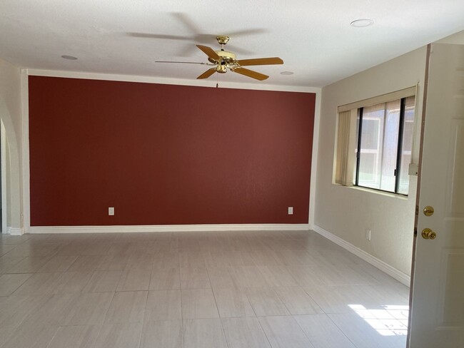 Building Photo - SUPER CUTE 2bed/2bath in Apache Junction!