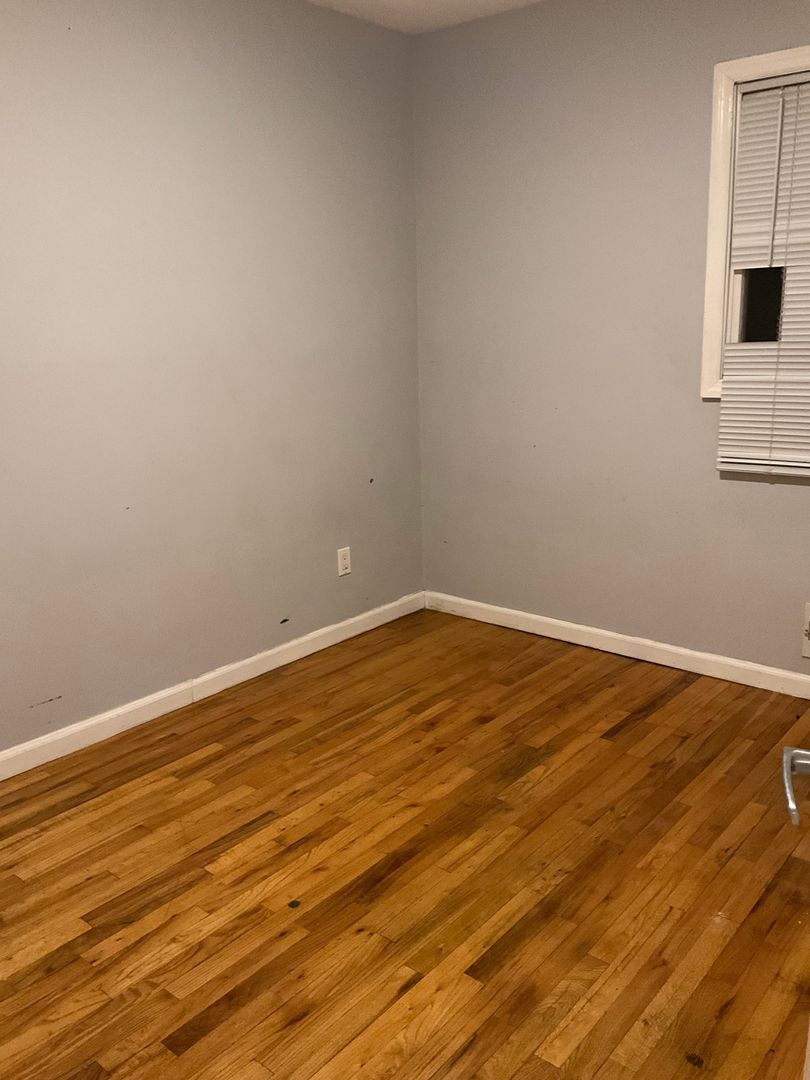 Building Photo - 132 Hallock Rd