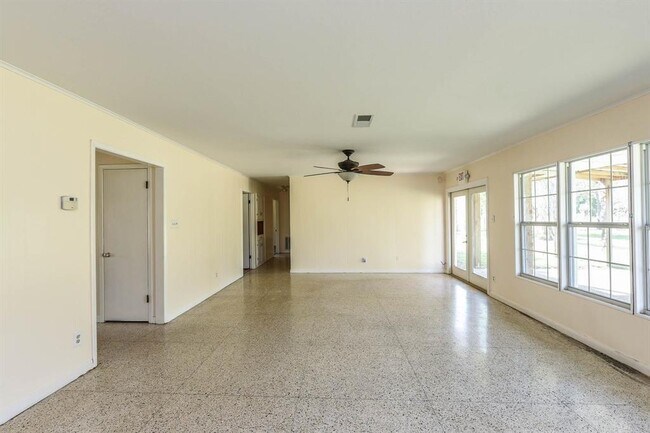 Building Photo - 8710 West Ln