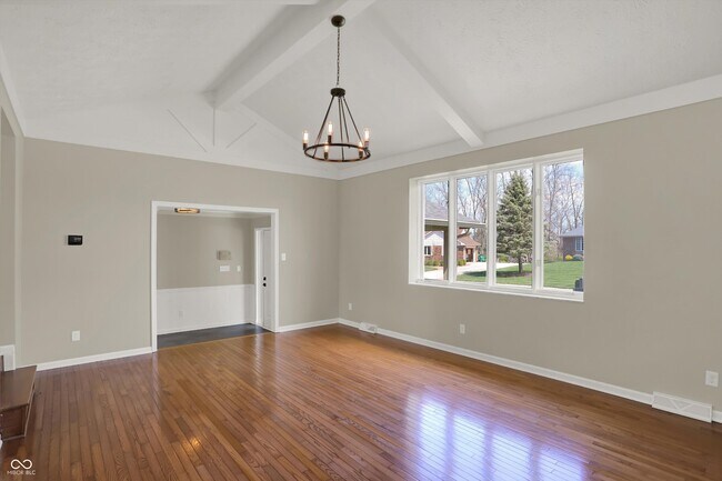 Building Photo - 3037 Golfview Dr