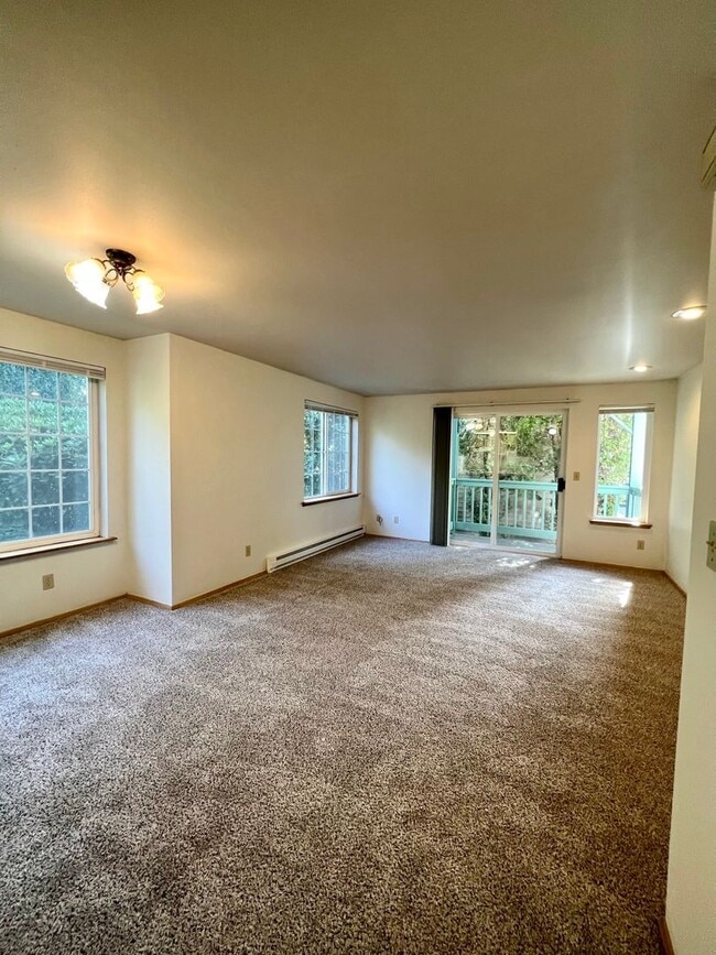 Building Photo - 1393 Bradley Ln
