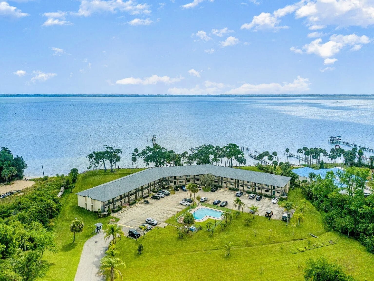 Building Photo - 100 Canebreakers Dr