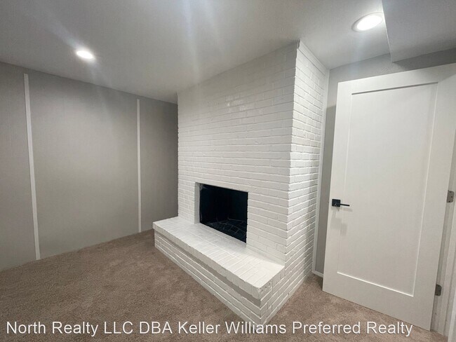 Building Photo - 2 br, 1 bath House - 1184 Clinton St. #B