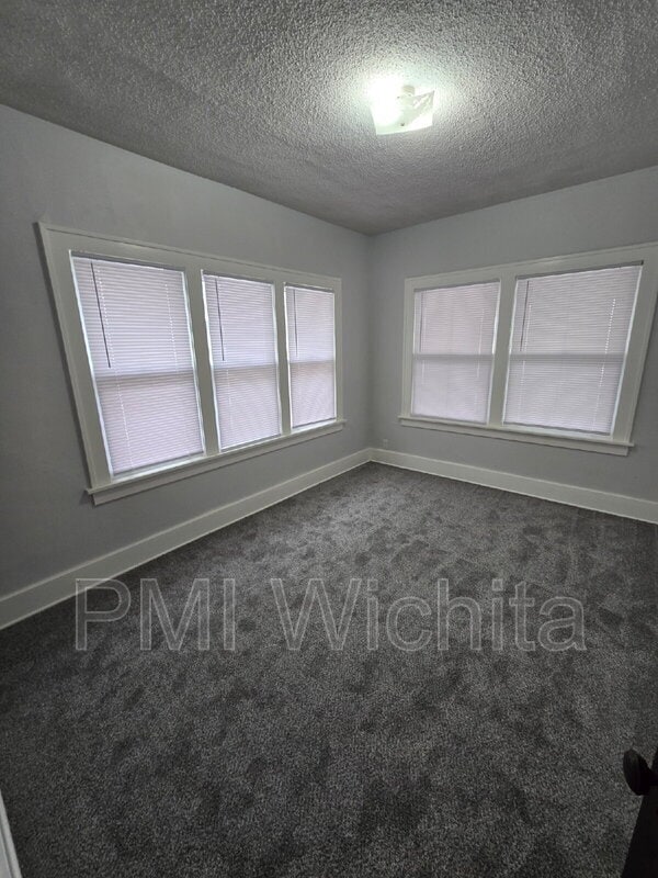 Building Photo - 341 N Grove Dr