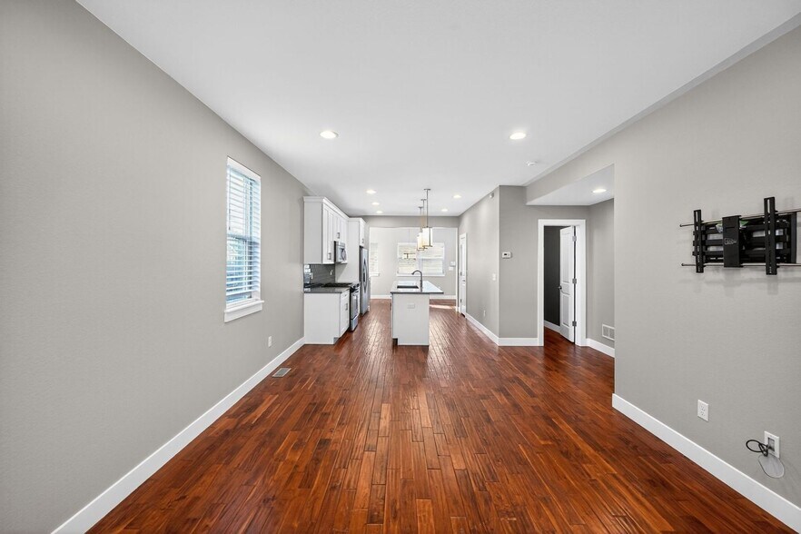 Building Photo - 1750 W 40th Ave