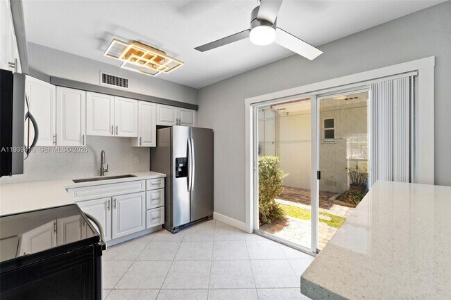 Building Photo - 2508 Bay Dr