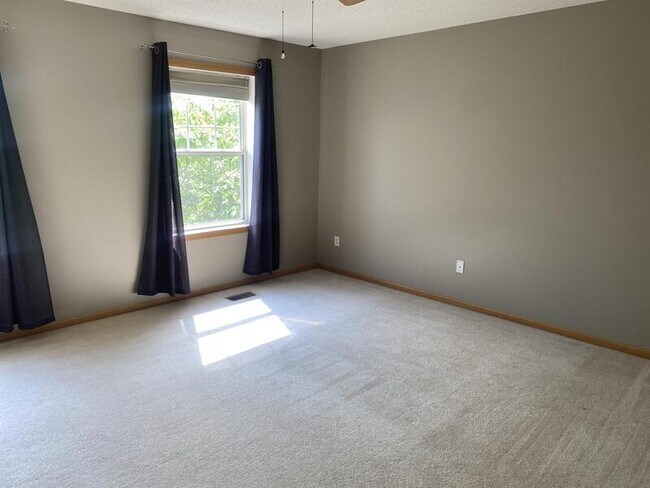 Building Photo - 6637 Lamplight Dr