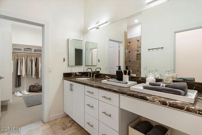 Building Photo - 7613 E Vía Del Reposo