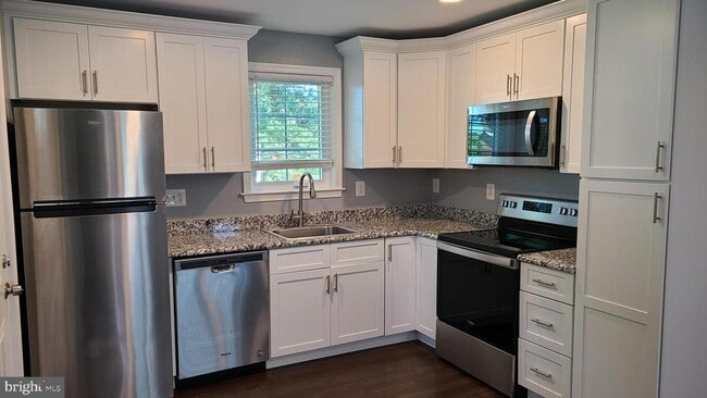 Building Photo - 103 Vandiver Ct