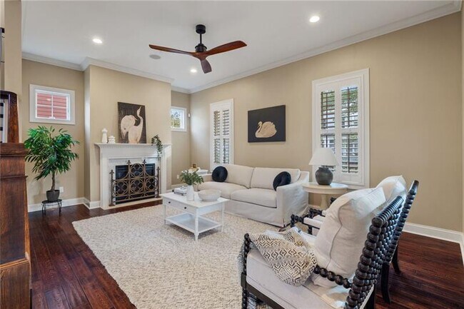 Building Photo - 261 1st St