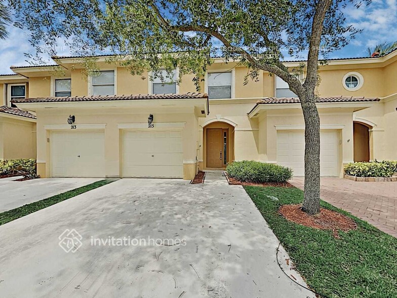 Primary Photo - 215 River Bluff Ln